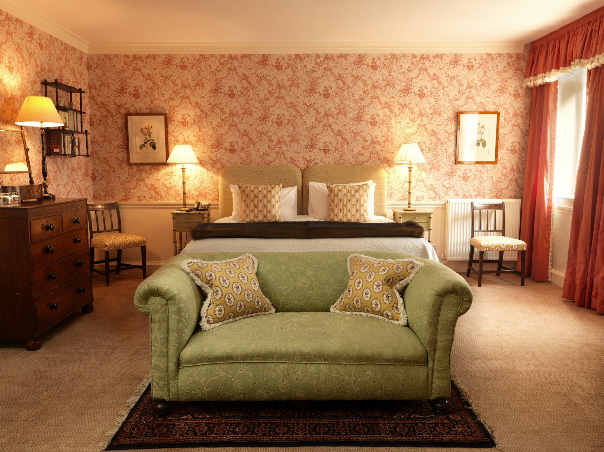 Large Cottage Room - Bedroom