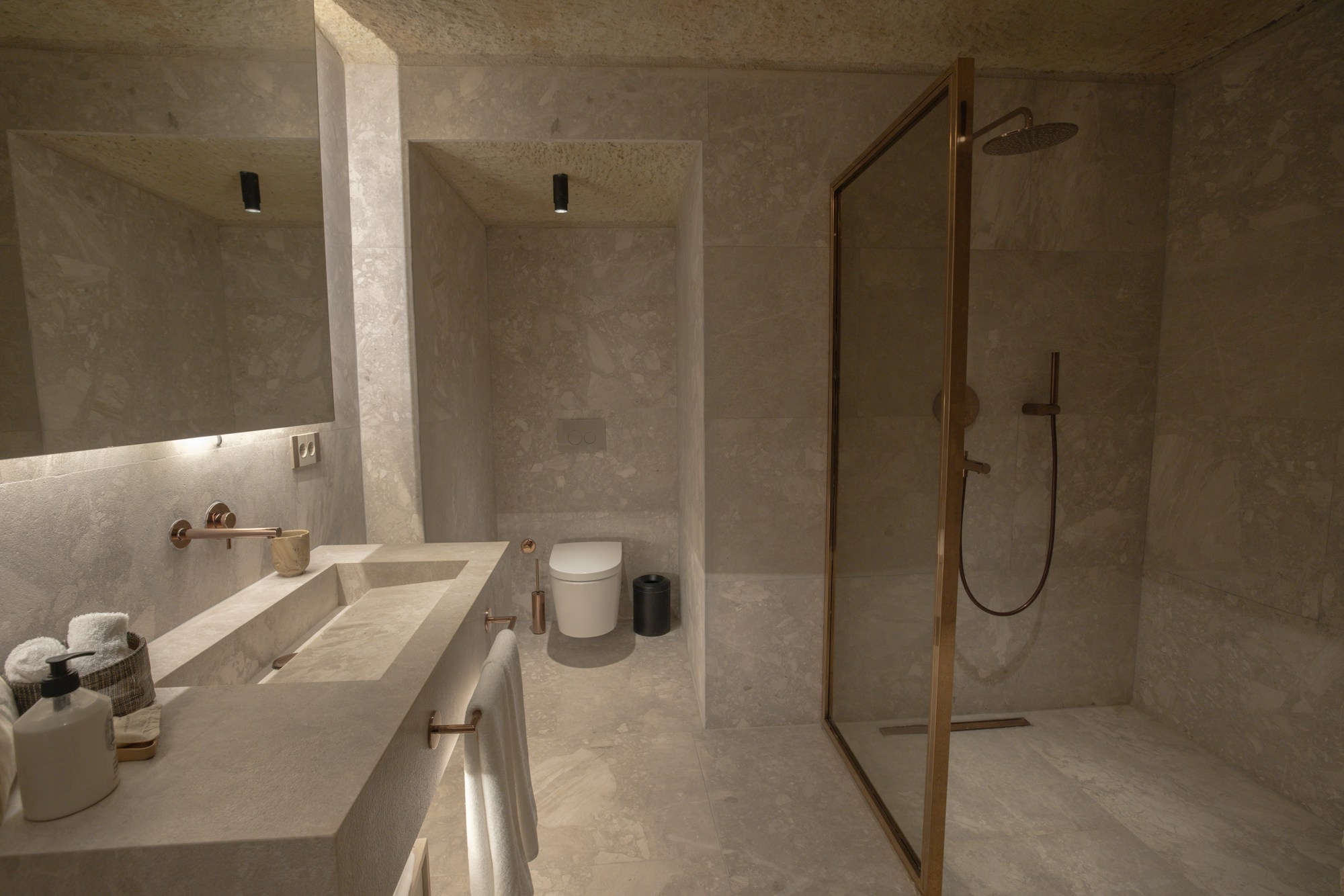 Hideaway Duplex Suite - Bathroom