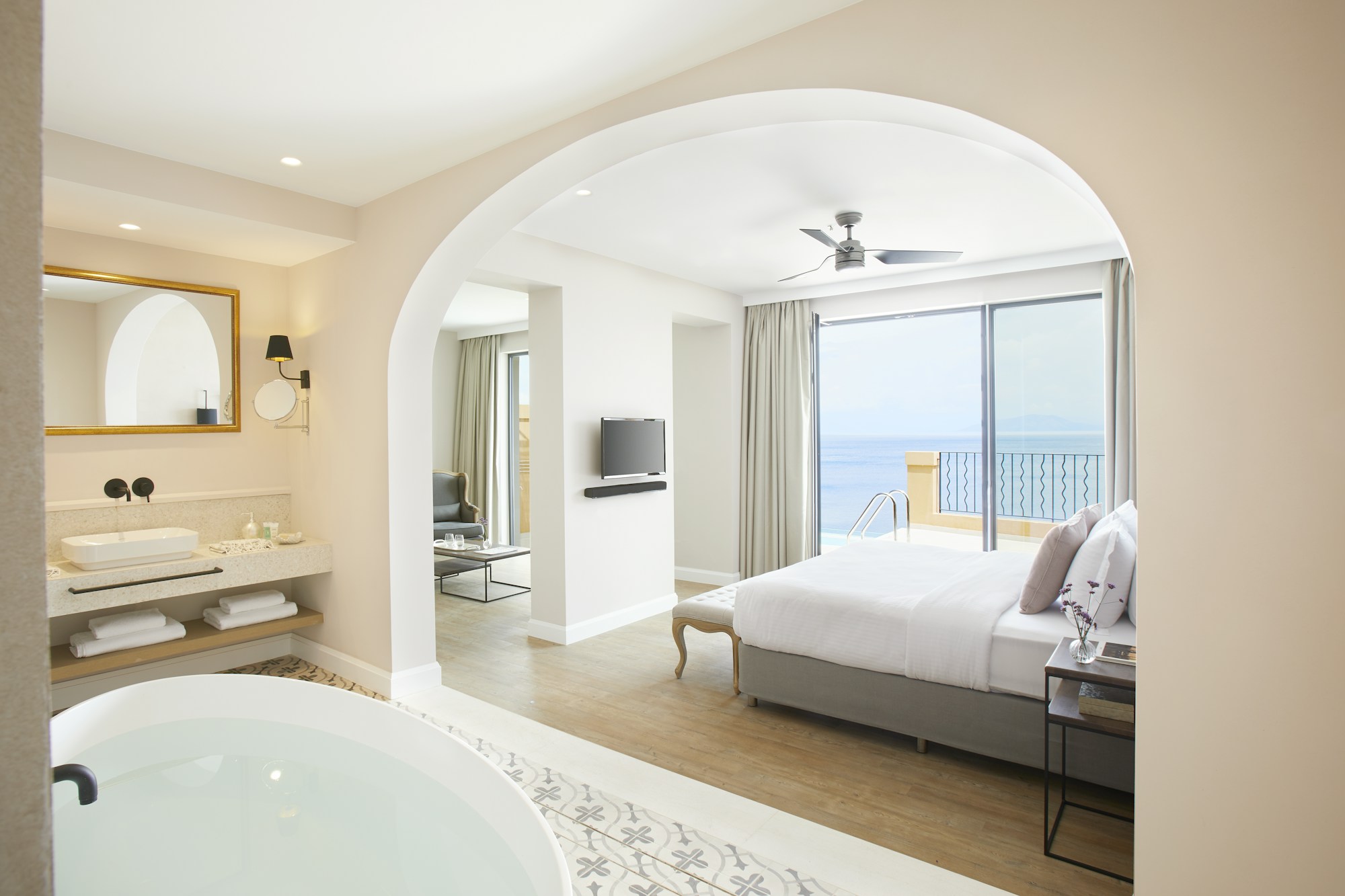 Deluxe Junior Suite Private Pool - Bathtub