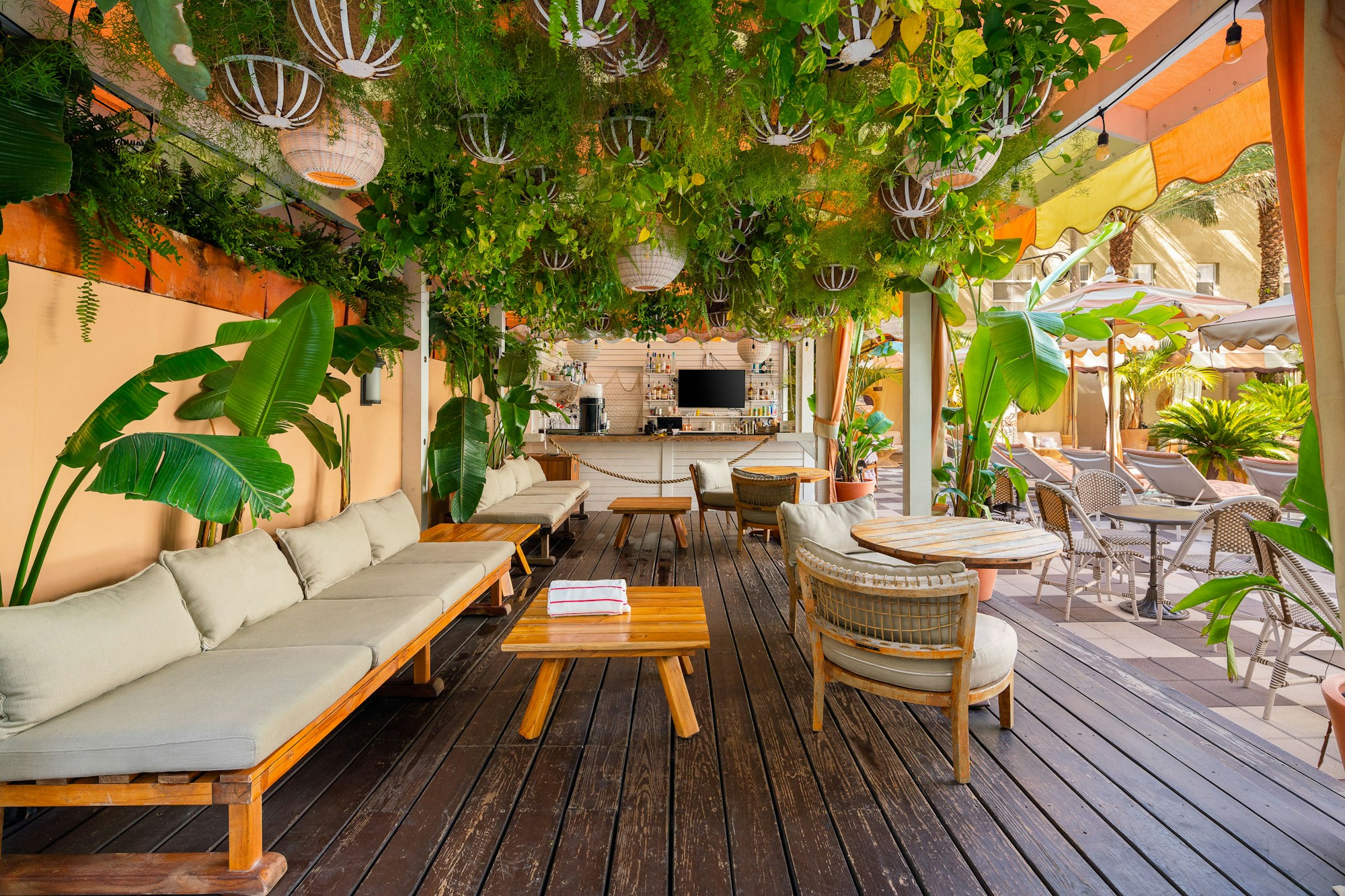 Pool Bar