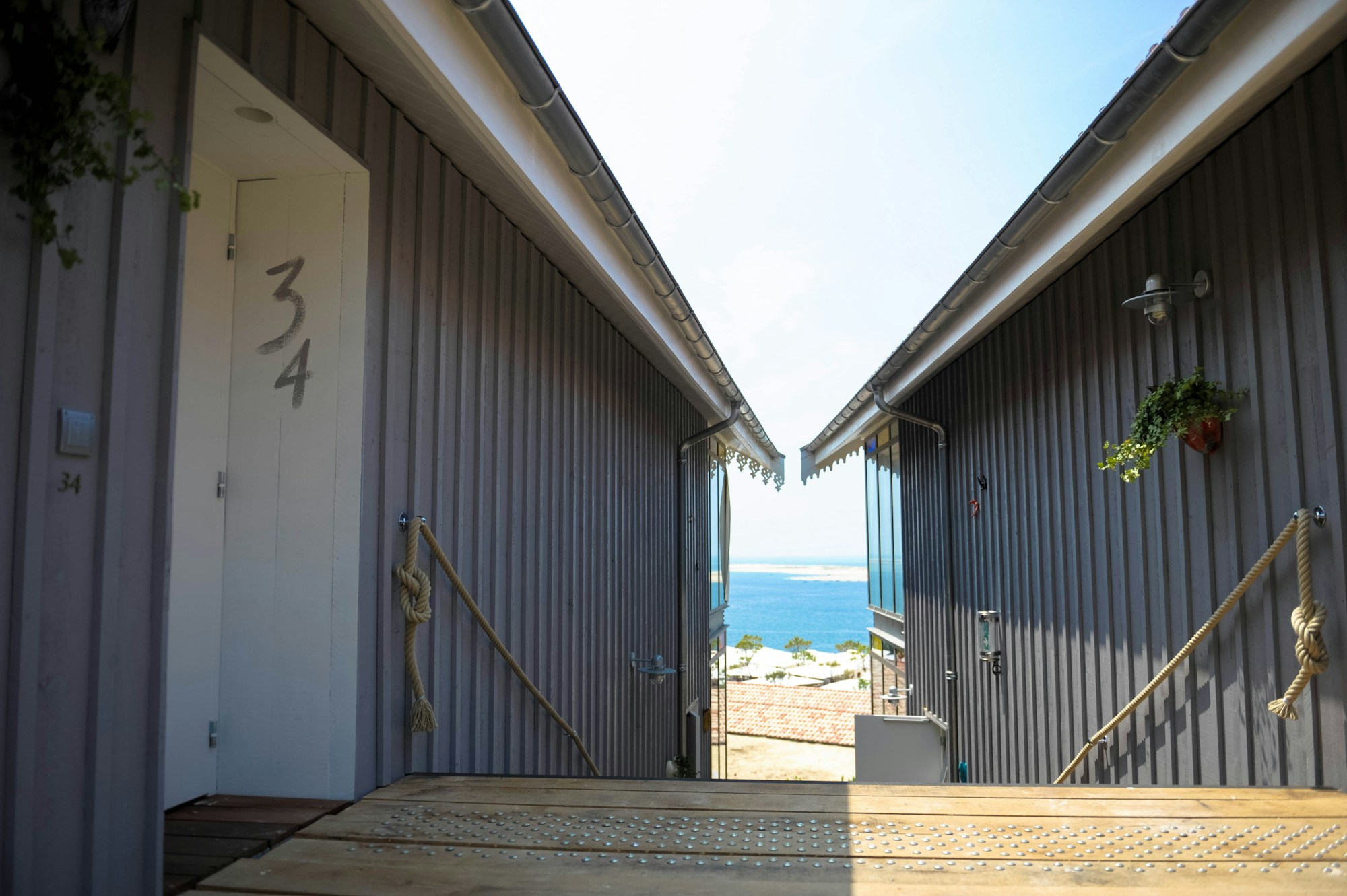 Ocean + Room - Entrance
