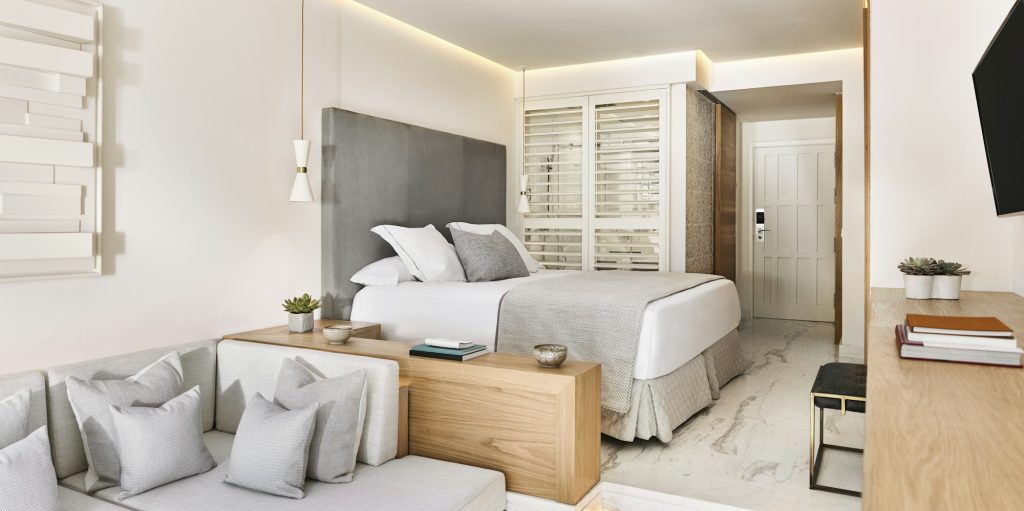 Deluxe Room Plaza - Bedroom
