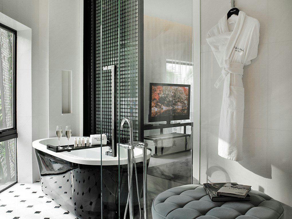 Gabrielle and Camellia - Bathroom