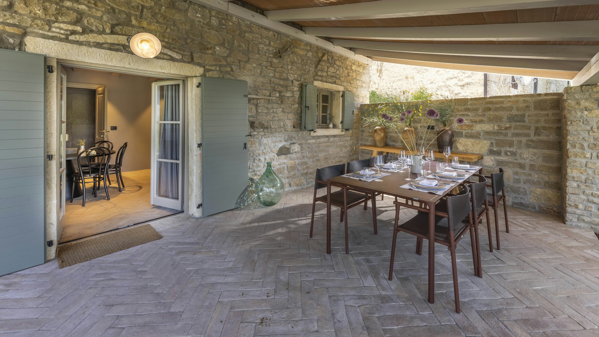 Three Bedroom Villa - Outdoor Dining Area
