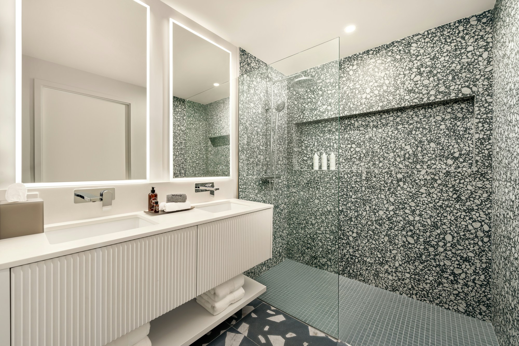 Bloom Suite - Bathroom
