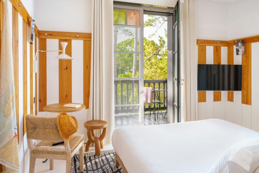 Deluxe Room - Bedroom