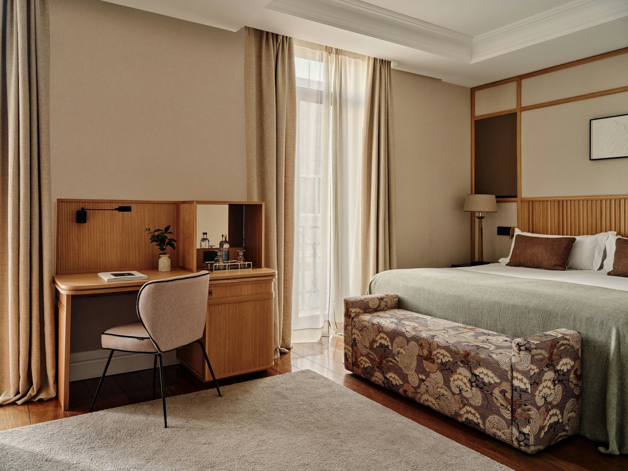 Deluxe King Garden - Bedroom