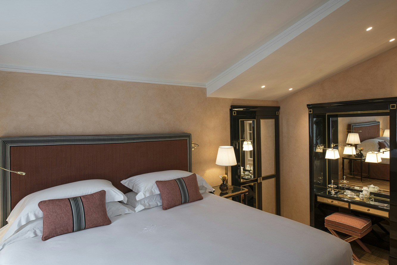 Roman Dream Suite - Bedroom