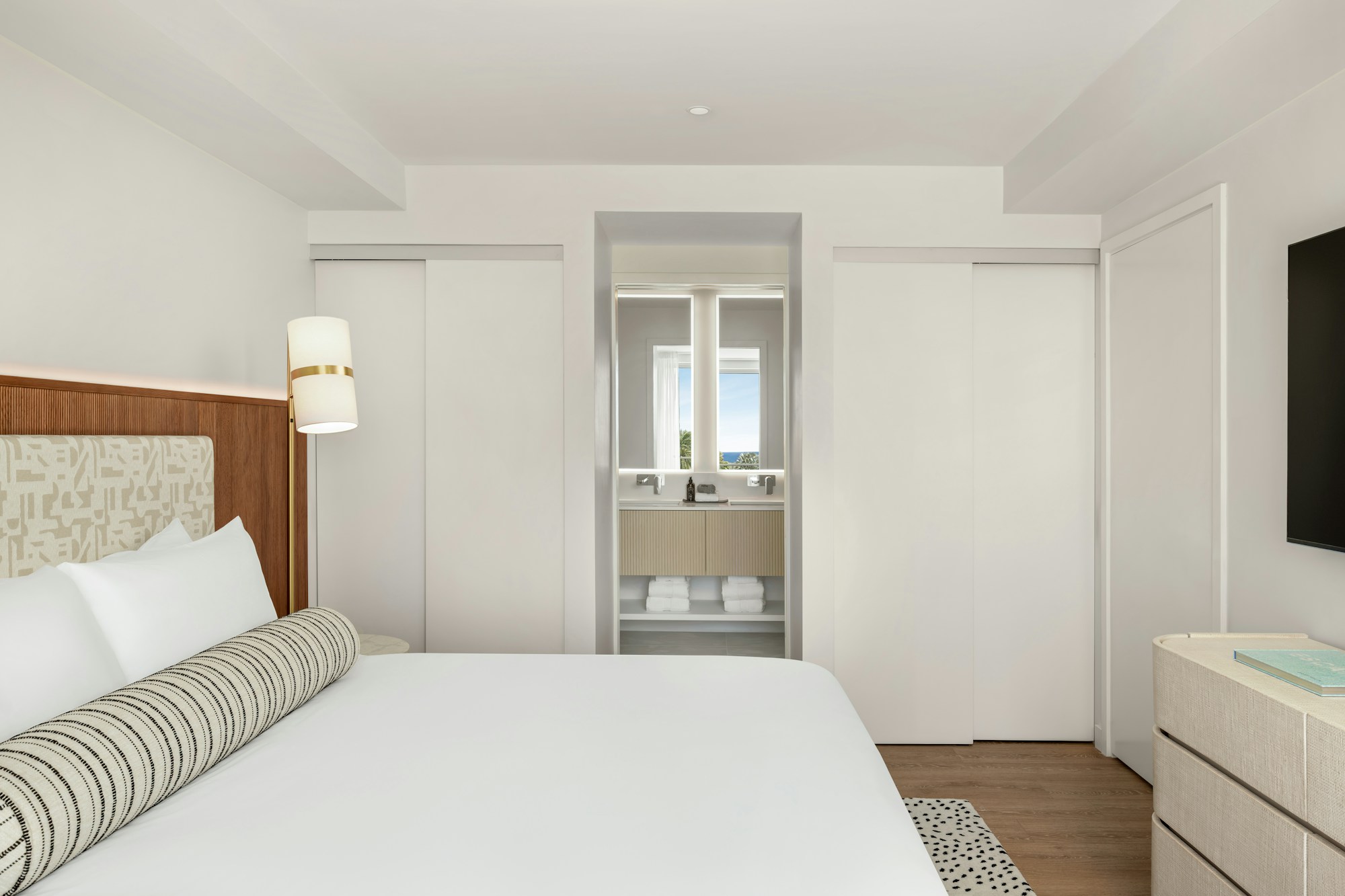Spring Suite - King Bed