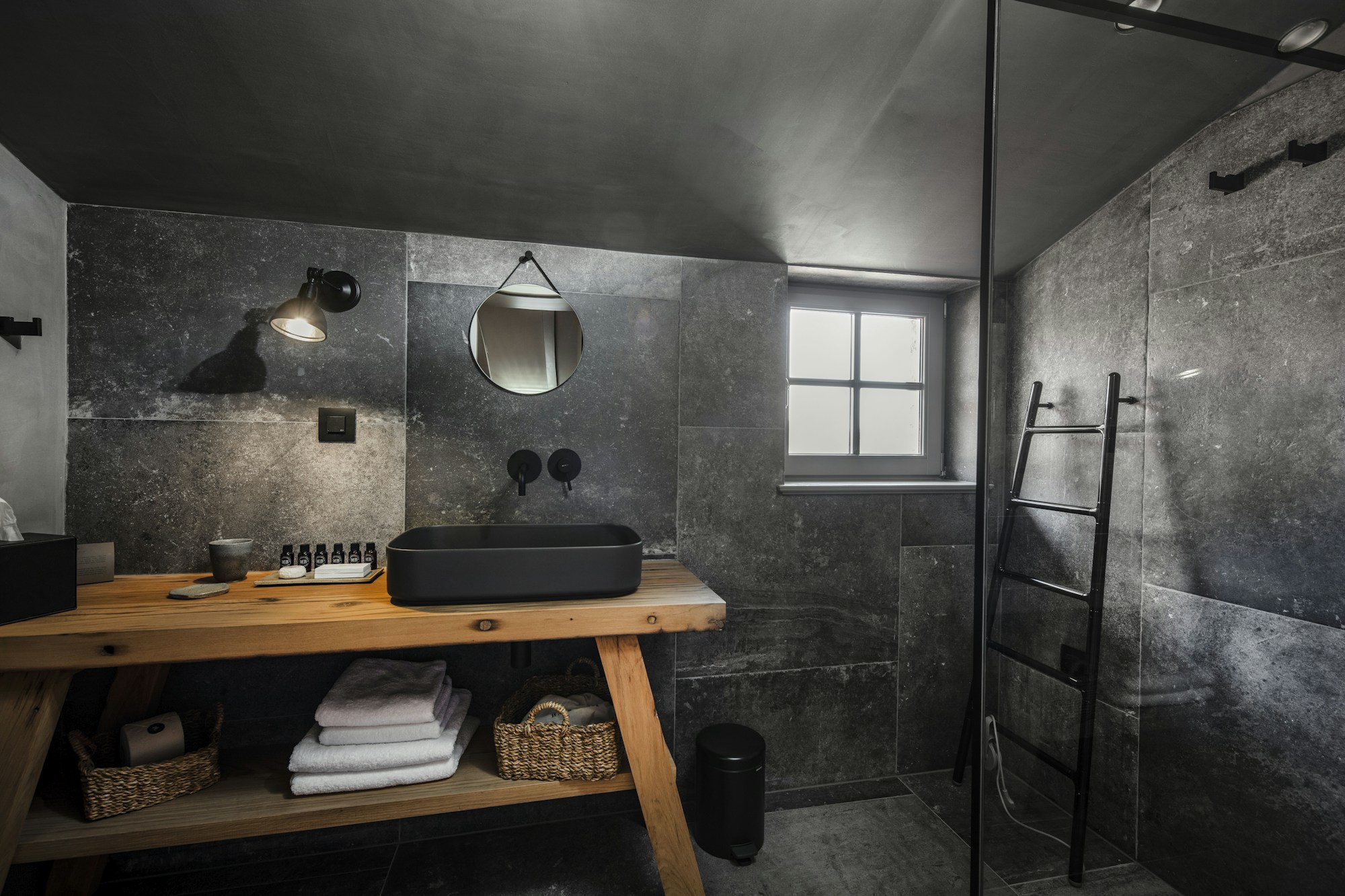 Romantic Suite - Bathroom