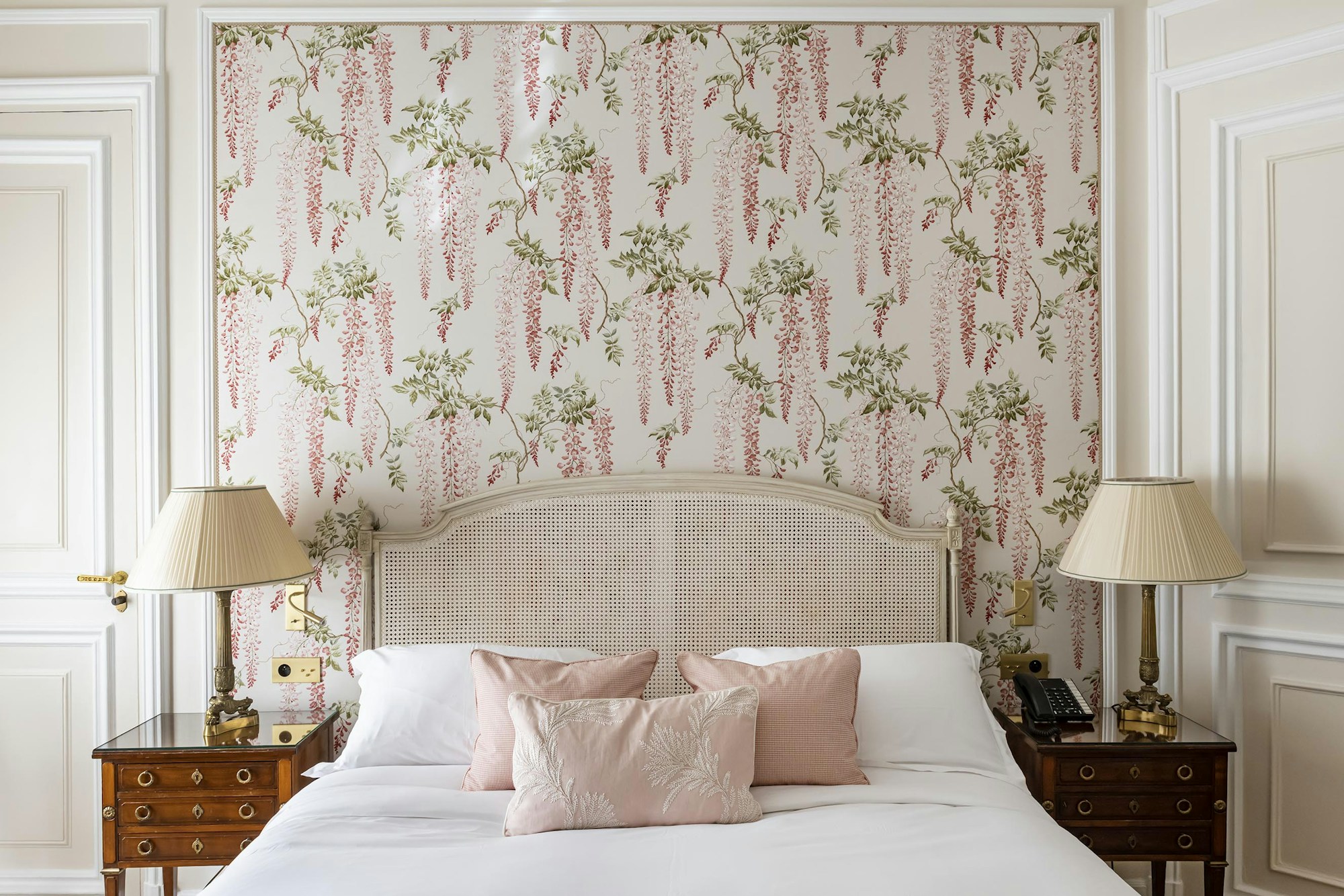 Deluxe Room - Bedroom