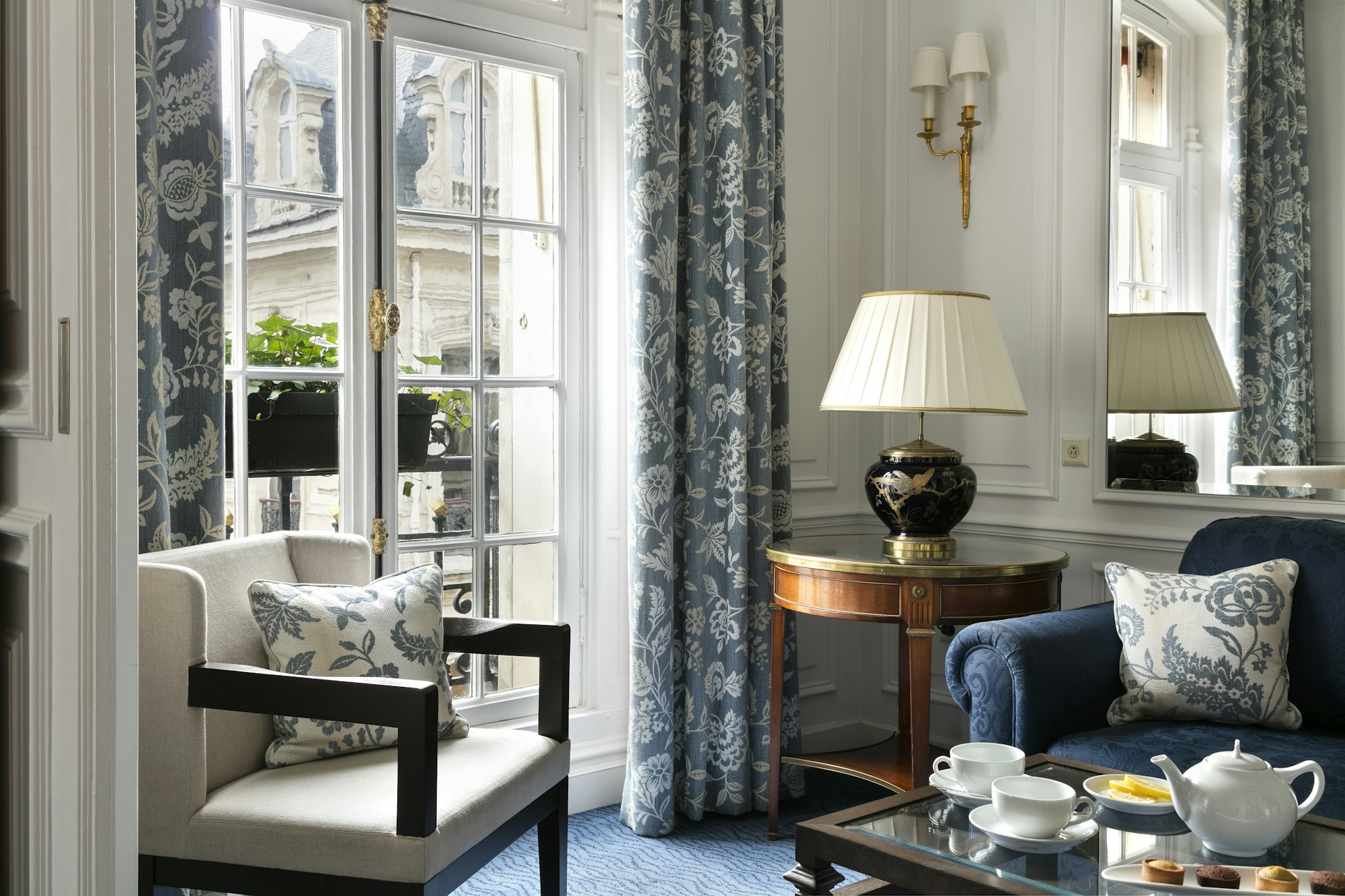 Junior Suite - Living Area