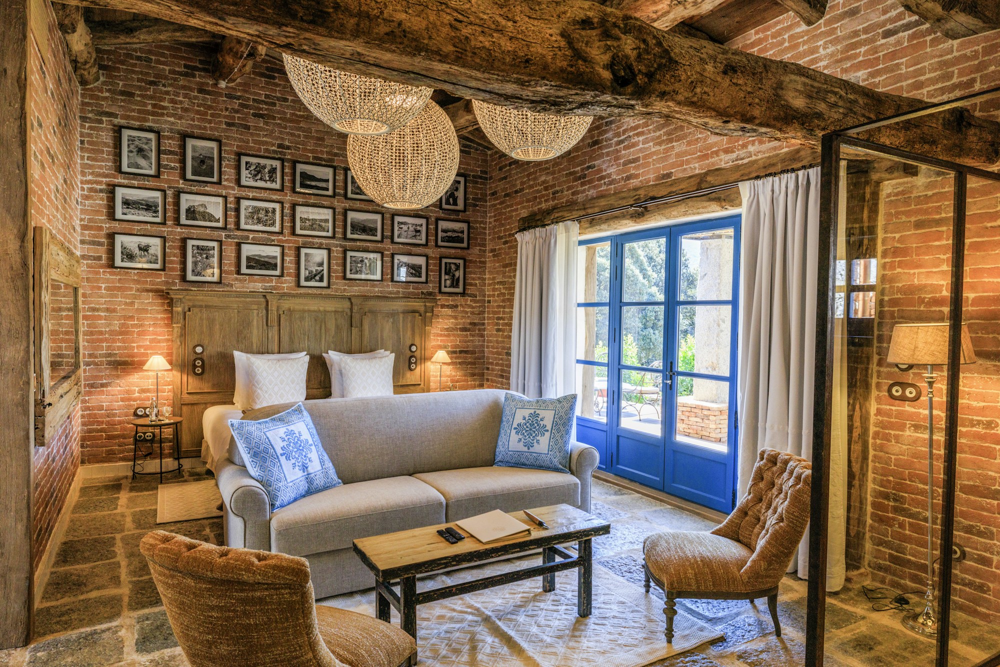 Nucciola - Bedroom & Living Area