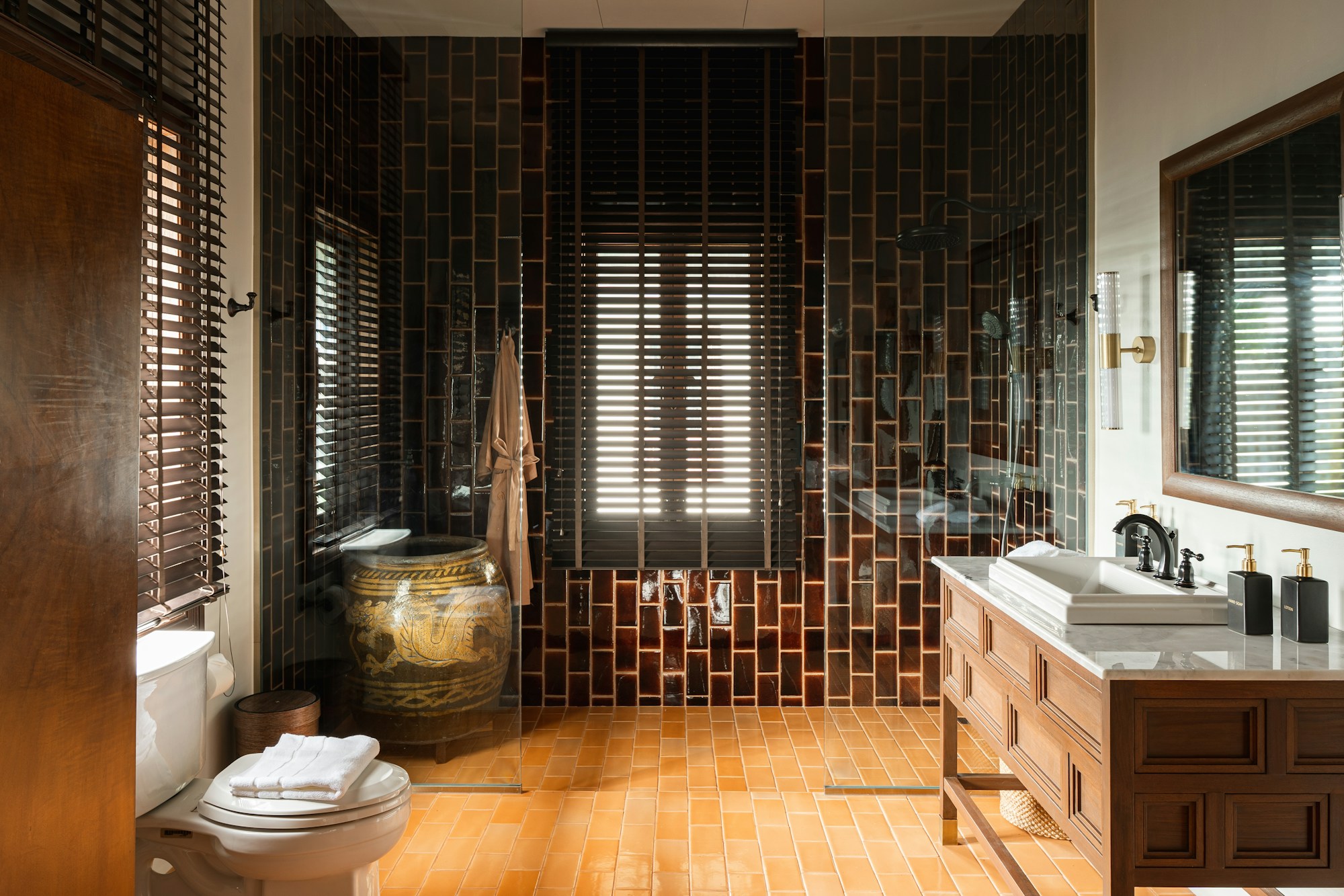 River Front Suite - Bangkok Noi Suite Bathroom