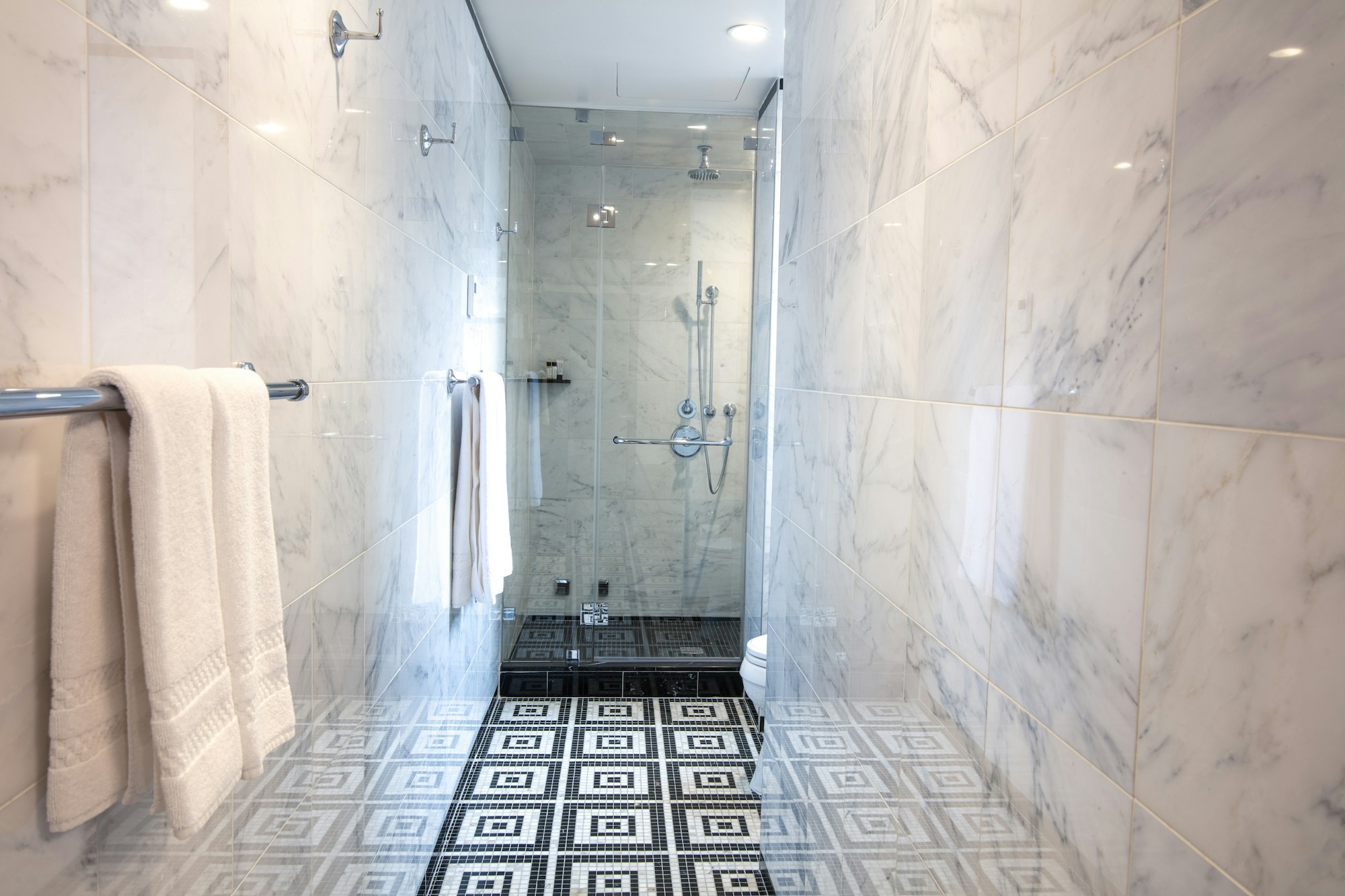 Iroquois Two-Bedroom Suite - Bathroom