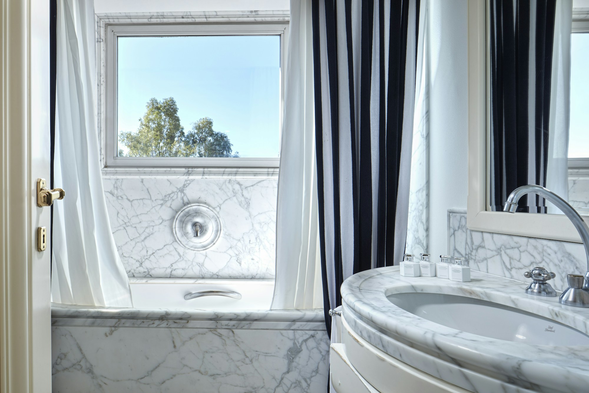 Terrace Suite Bathroom