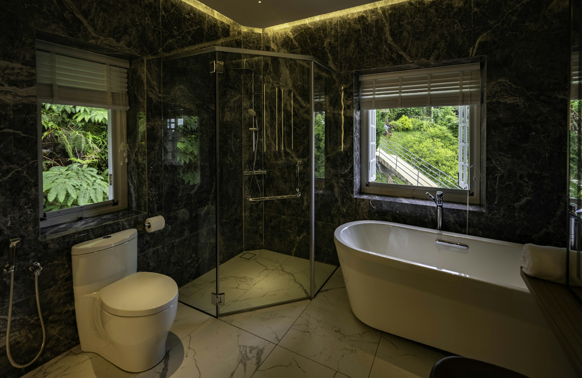 Lacewing Suite - Bathroom
