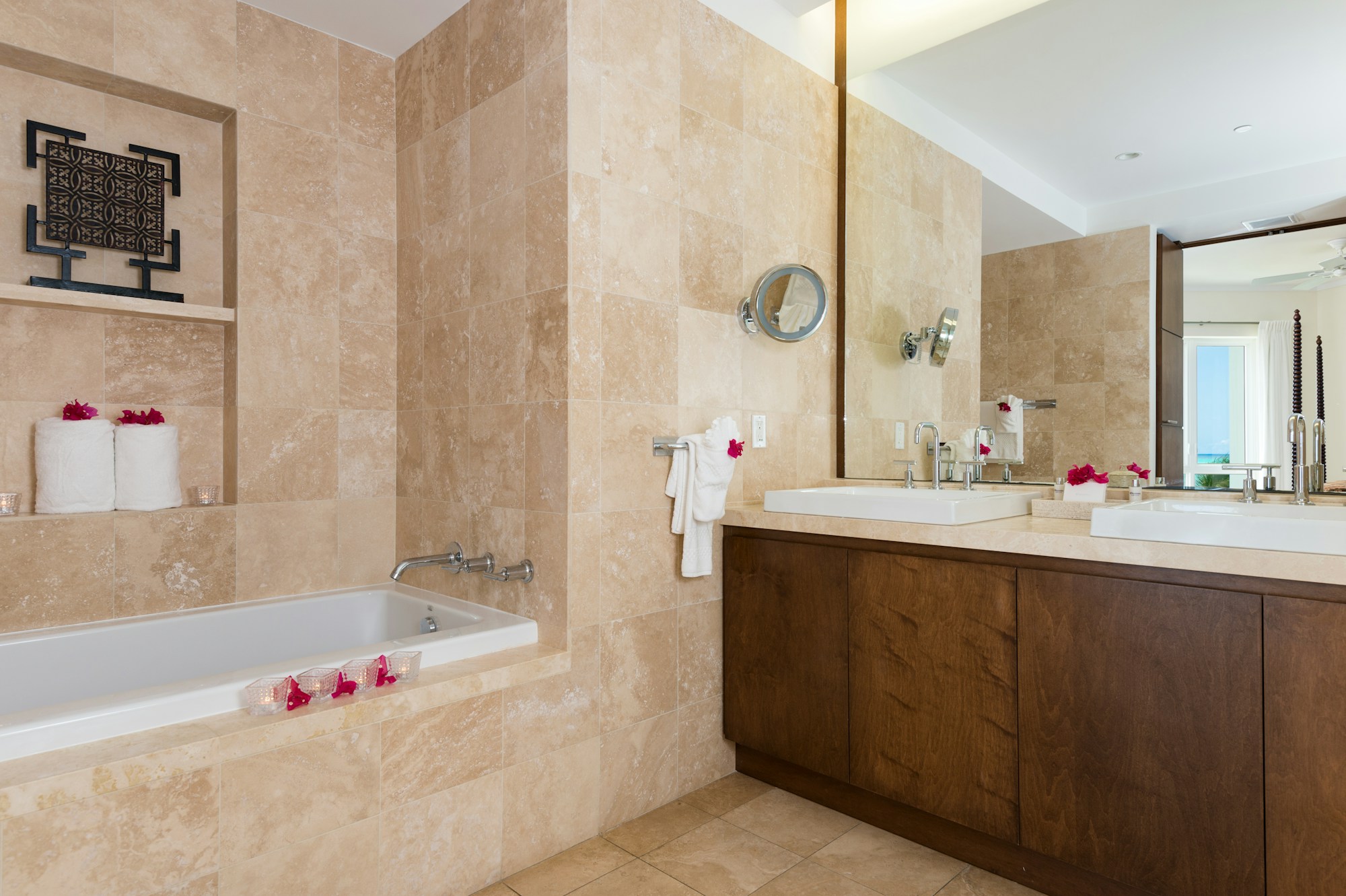 Ocean Front Luxury 3 Bedroom Suite - Master Bathroom