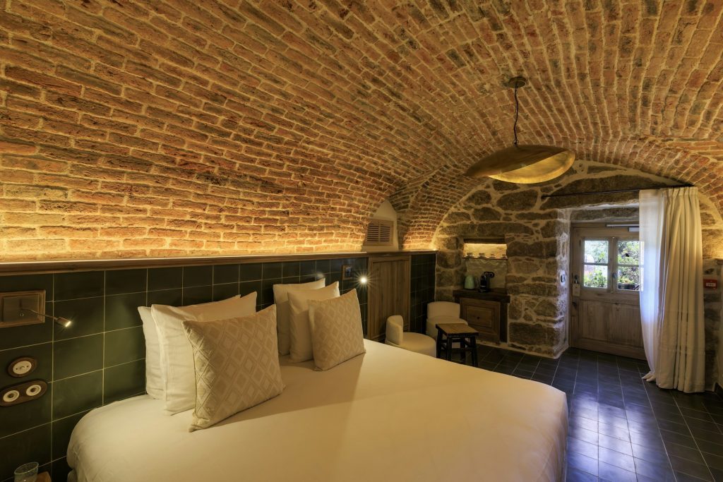 Mela - Bedroom