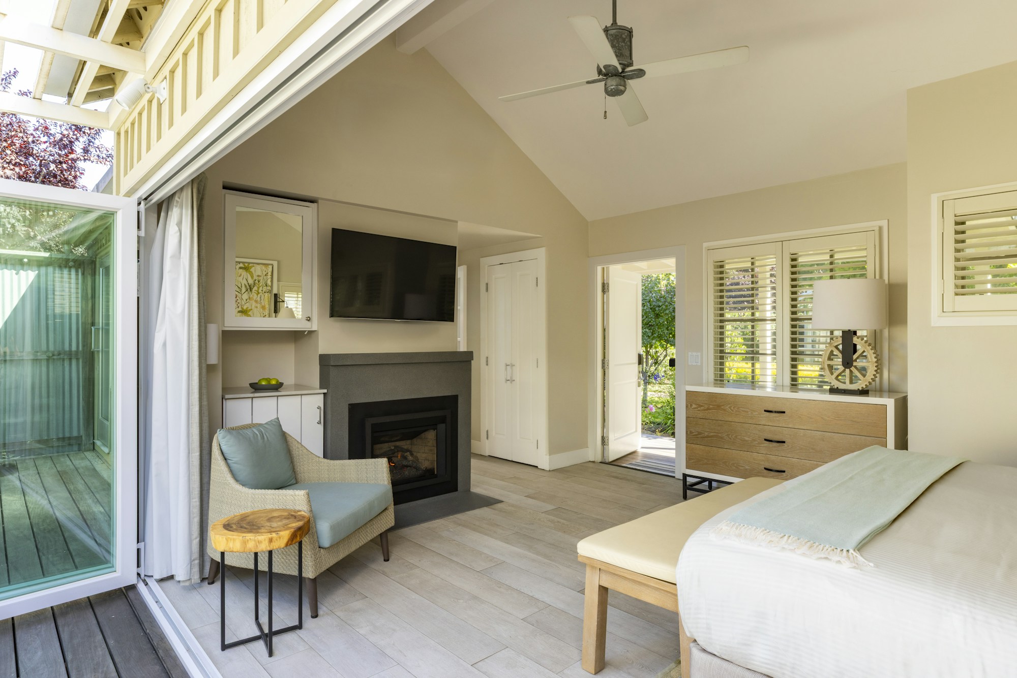 Garden Suite King - Bedroom