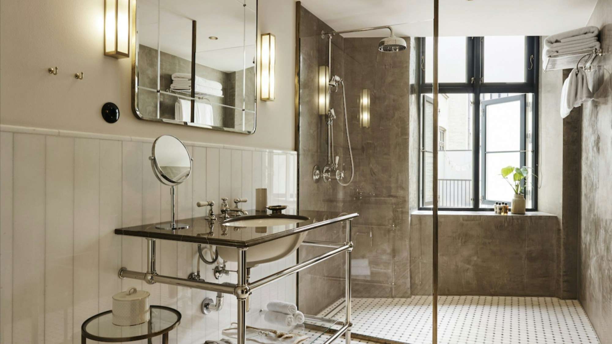 Sanders Bedroom Plus - Bathroom