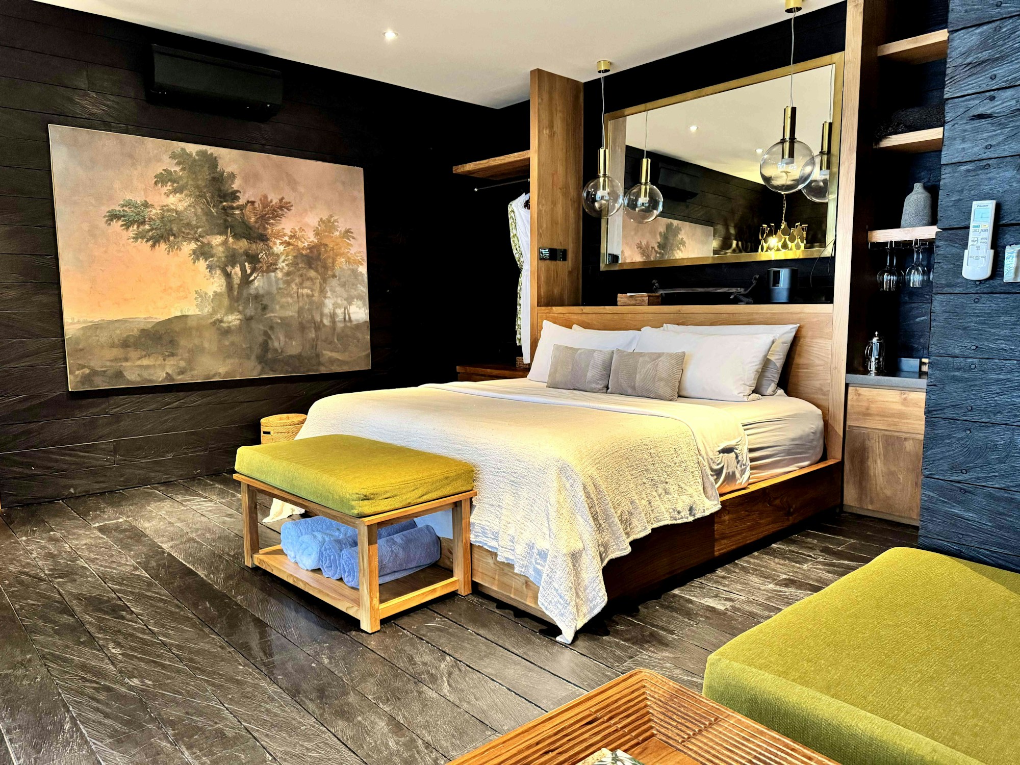 Premium Studio Cabin - Bedroom