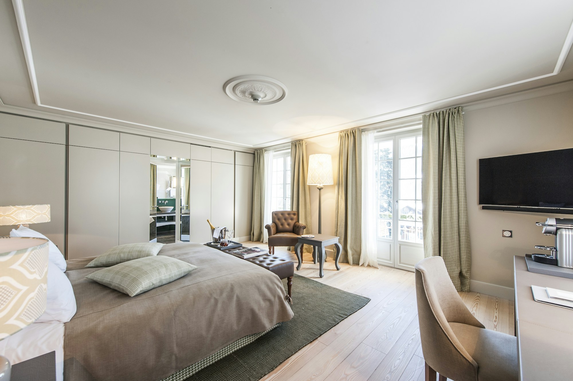 Deluxe Chic Room - Bedroom