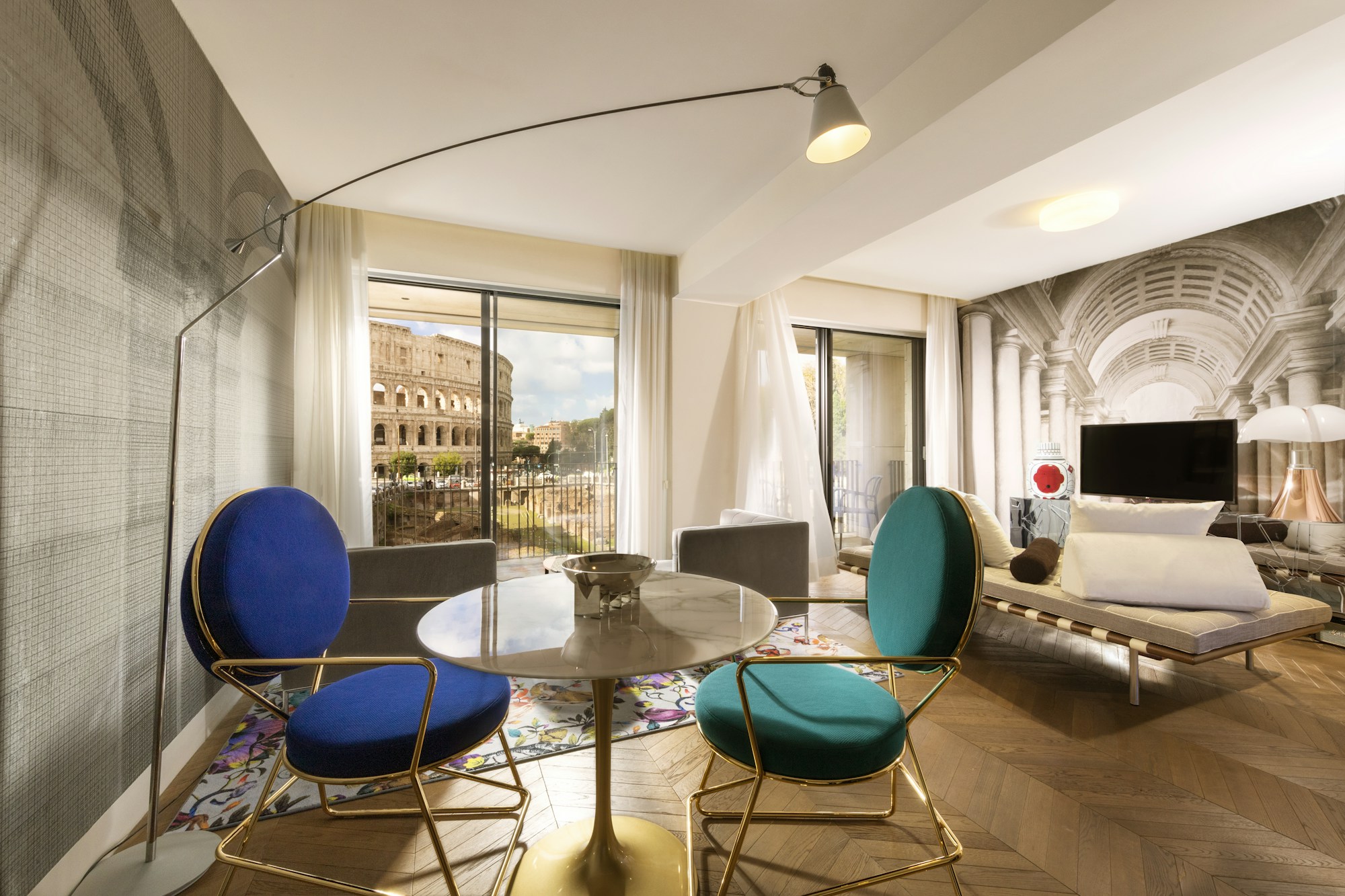 Grand View Gallery Suite - Living Area