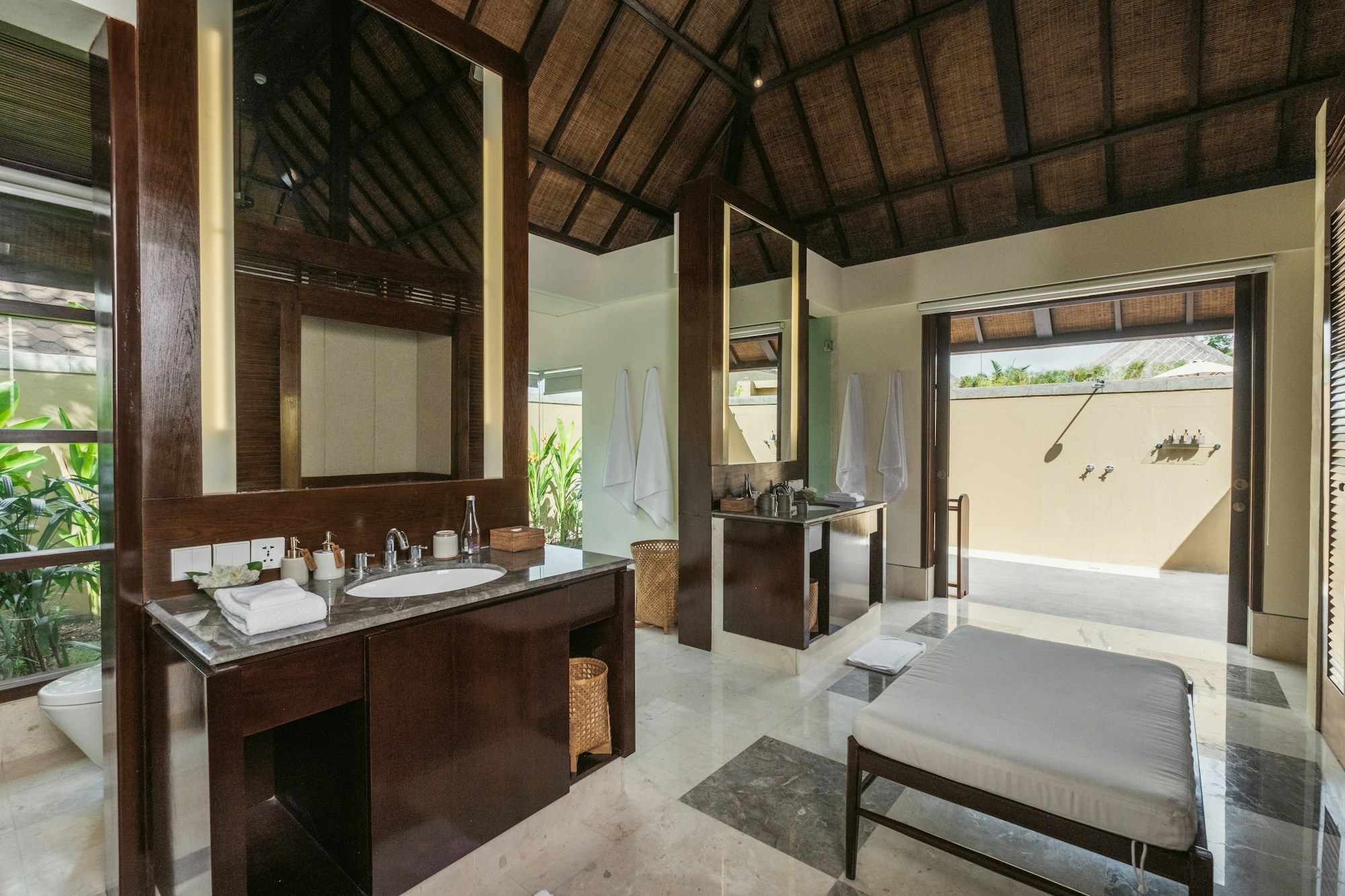 Private Pool Suite - Bathroom
