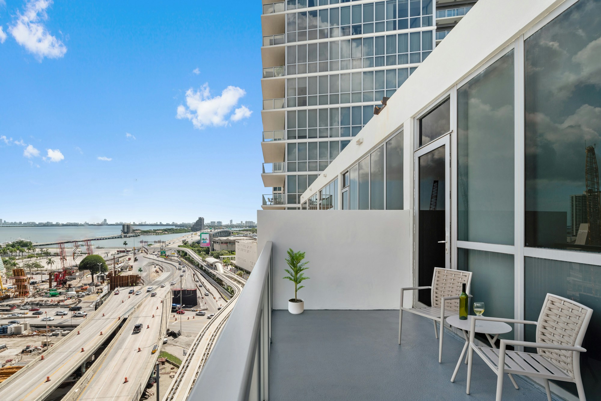 Bay View King with Balcony - Balcony