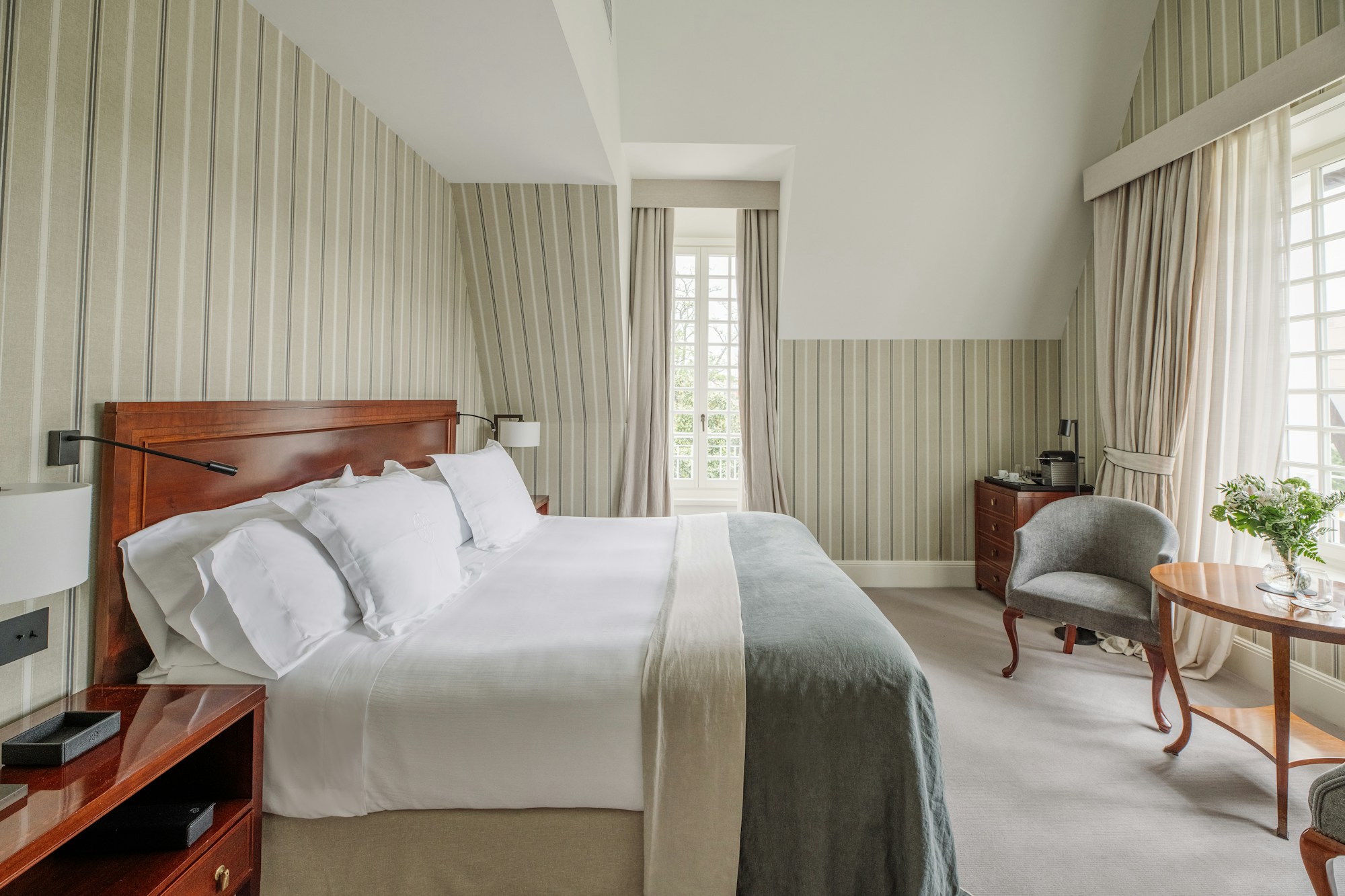Deluxe Room - Bedroom