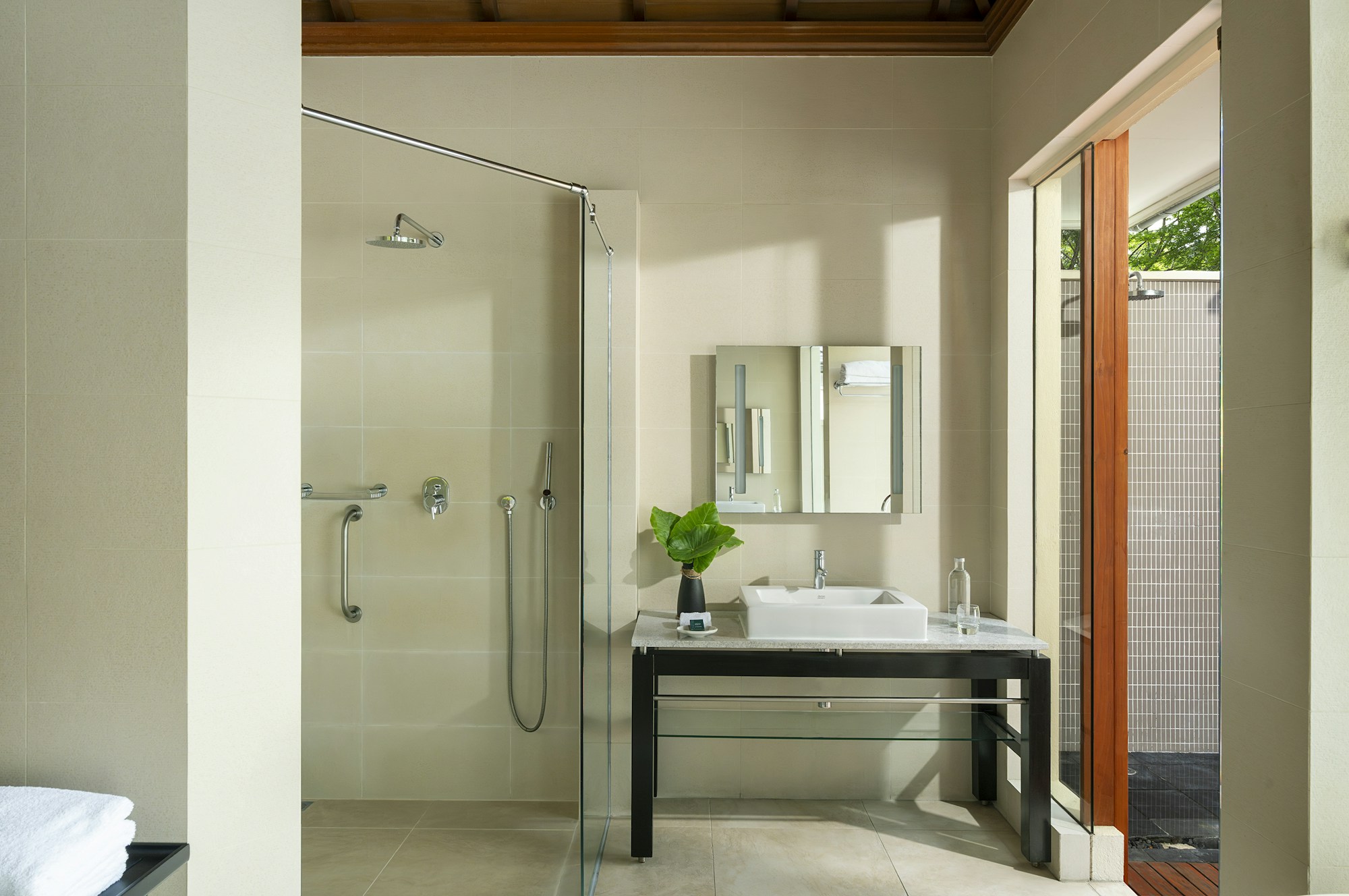 Beach Villa with Garden Plunge Pool - Bathroom