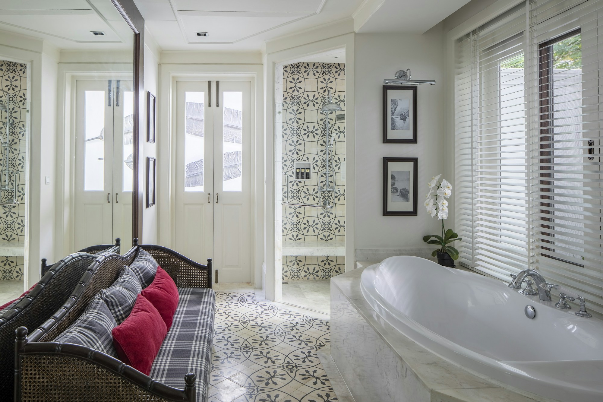 Louis Leonowens Pool Suite - Bathroom