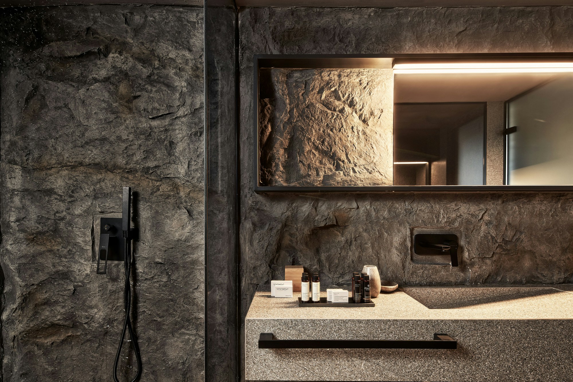 Loft Suite with Outdoor Jacuzzi - Bathroom