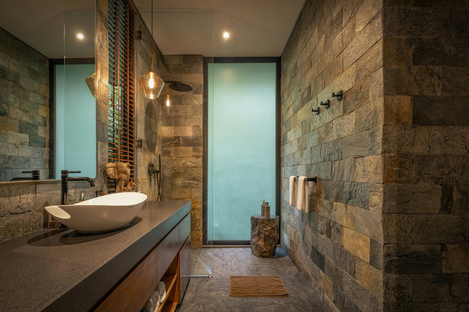 Premium Suite Cabin with Private Jacuzzi - Bathroom