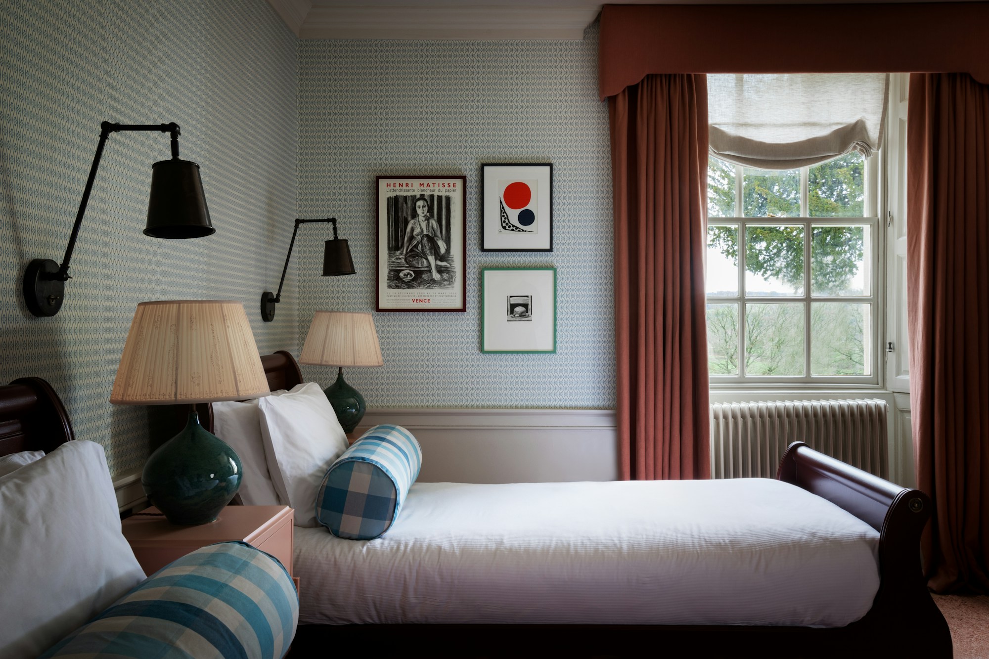 Spacious Twin - Bedroom