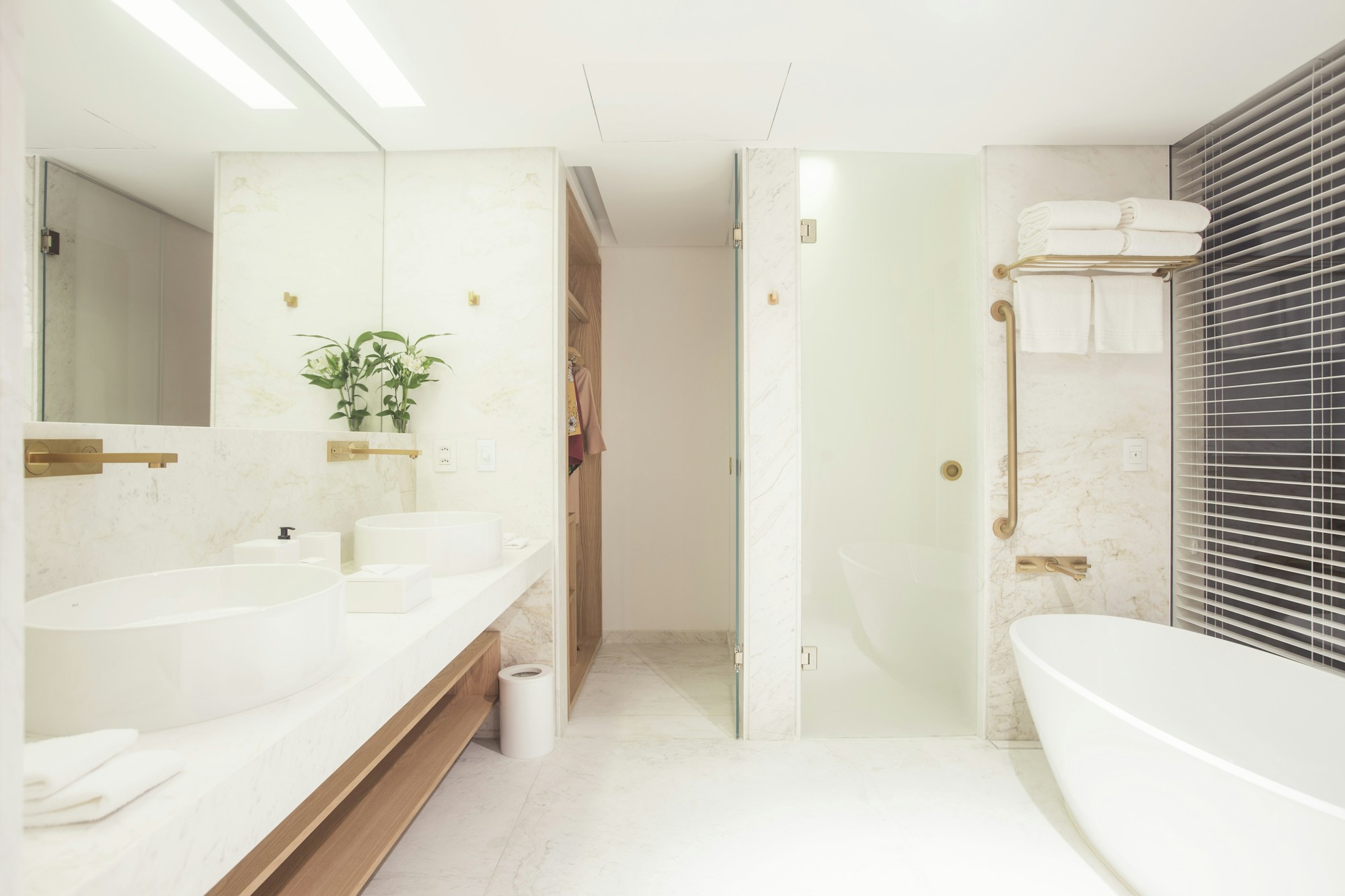 Ocean Emiliano Suite Bathroom