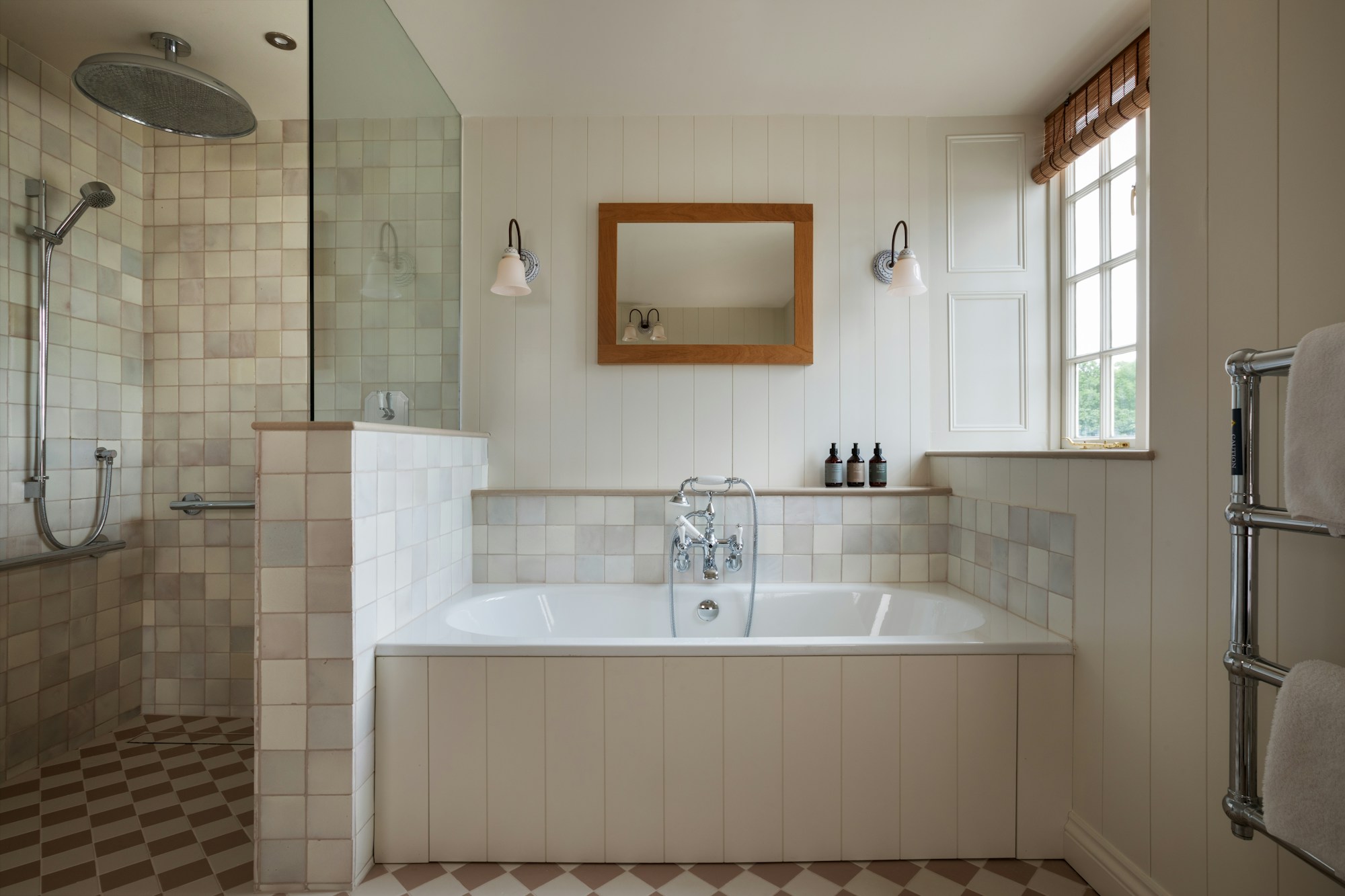 Spacious Coach House - Bathroom