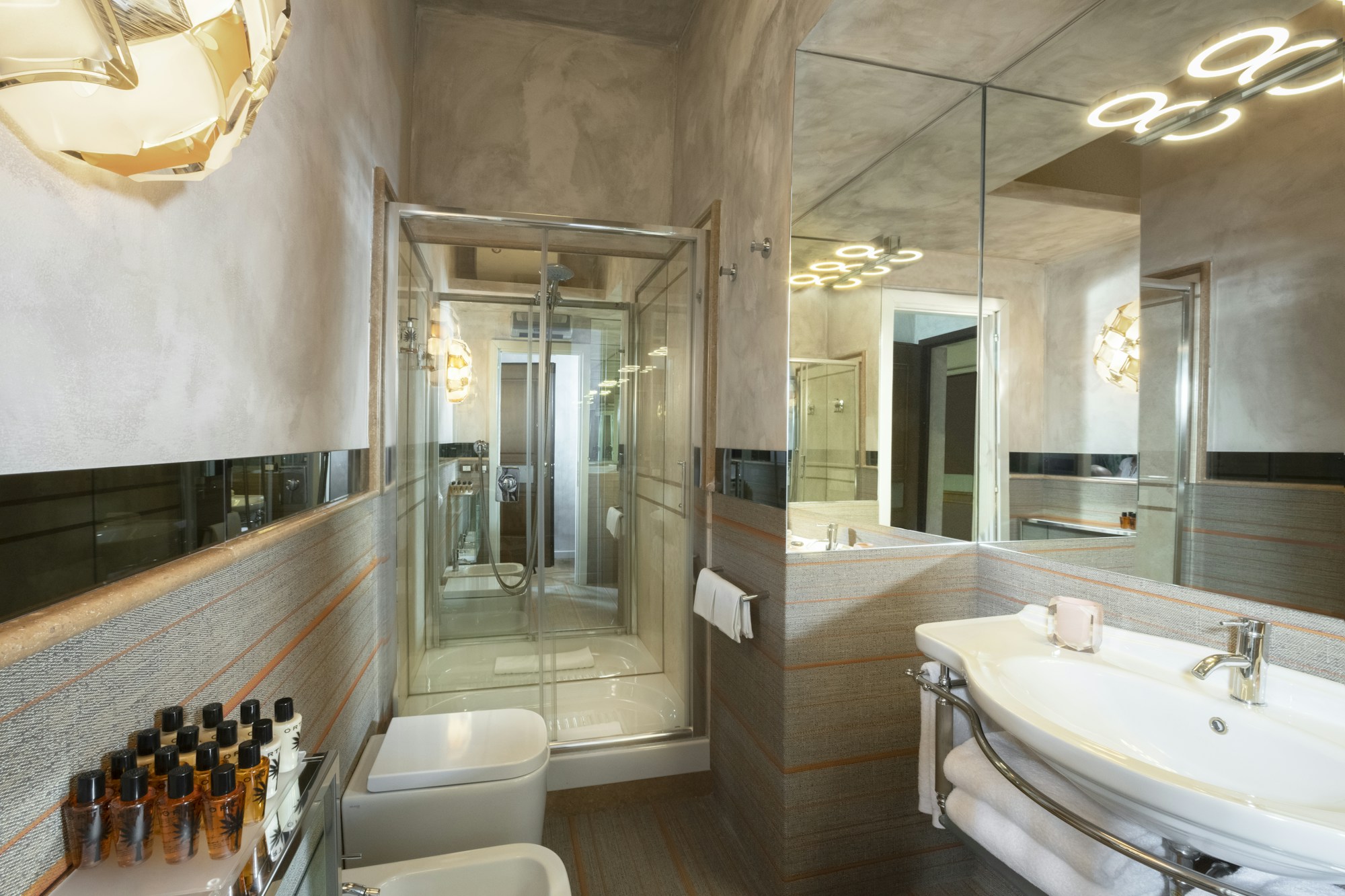 Family Suite Forum View Bathroom