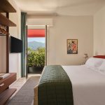 One-Bedroom Suite with Mountain View - Bedroom