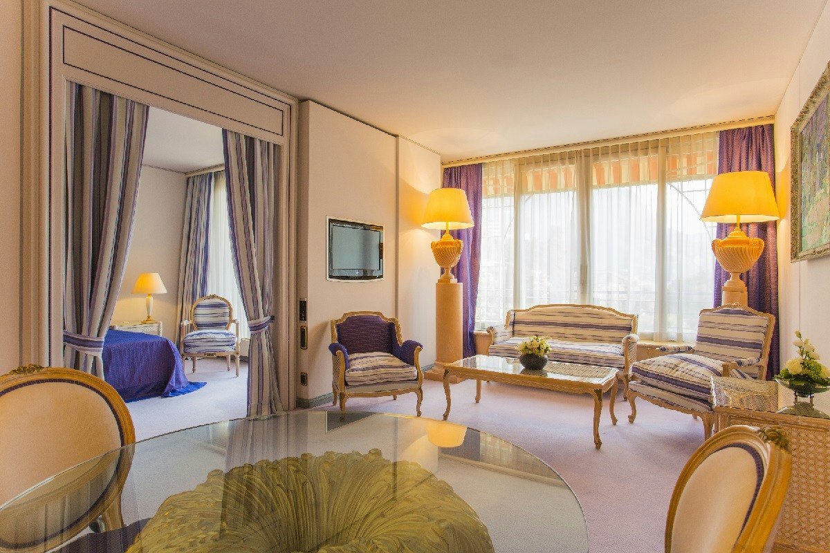 Junior Suite - Living & Dining Area