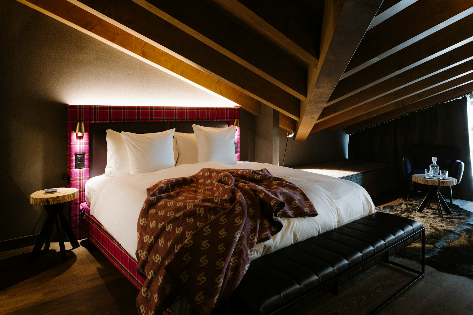 Essential King Room - Bedroom