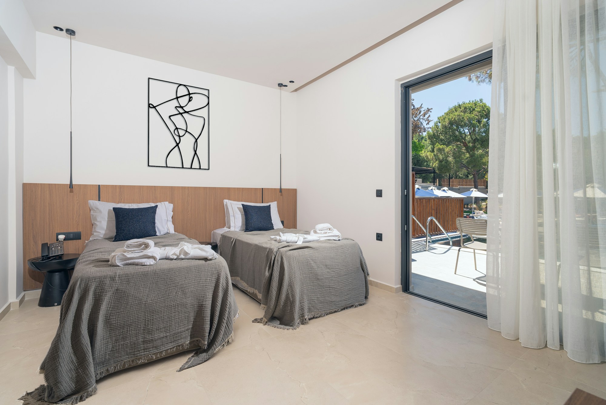 Superior Swim Up with Pool View - Double Bedroom