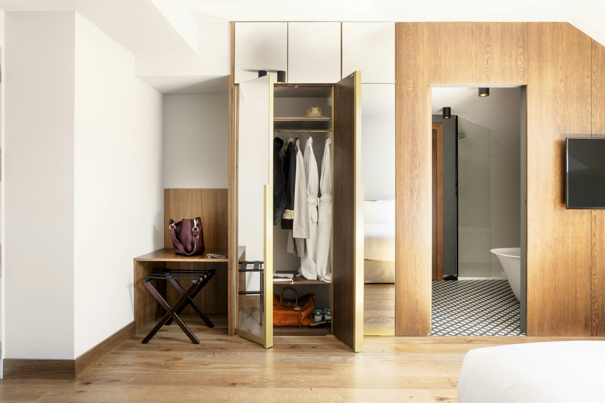 Deluxe Atico Closet
