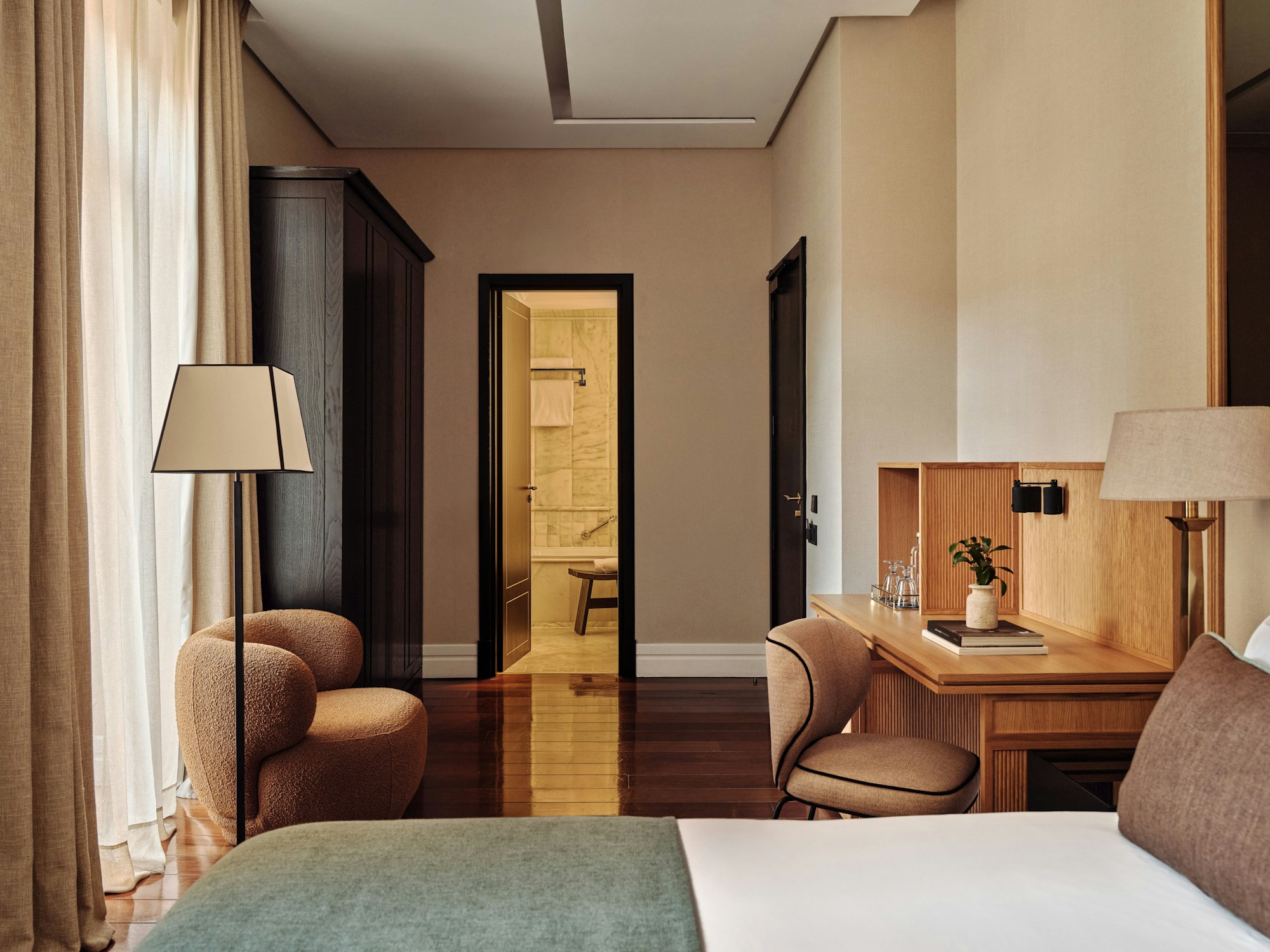 Deluxe King or Twin Room - Bedroom