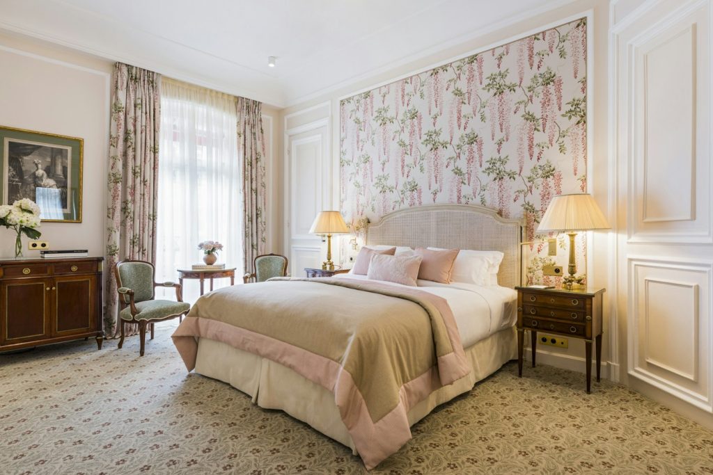 Deluxe Room - Bedroom