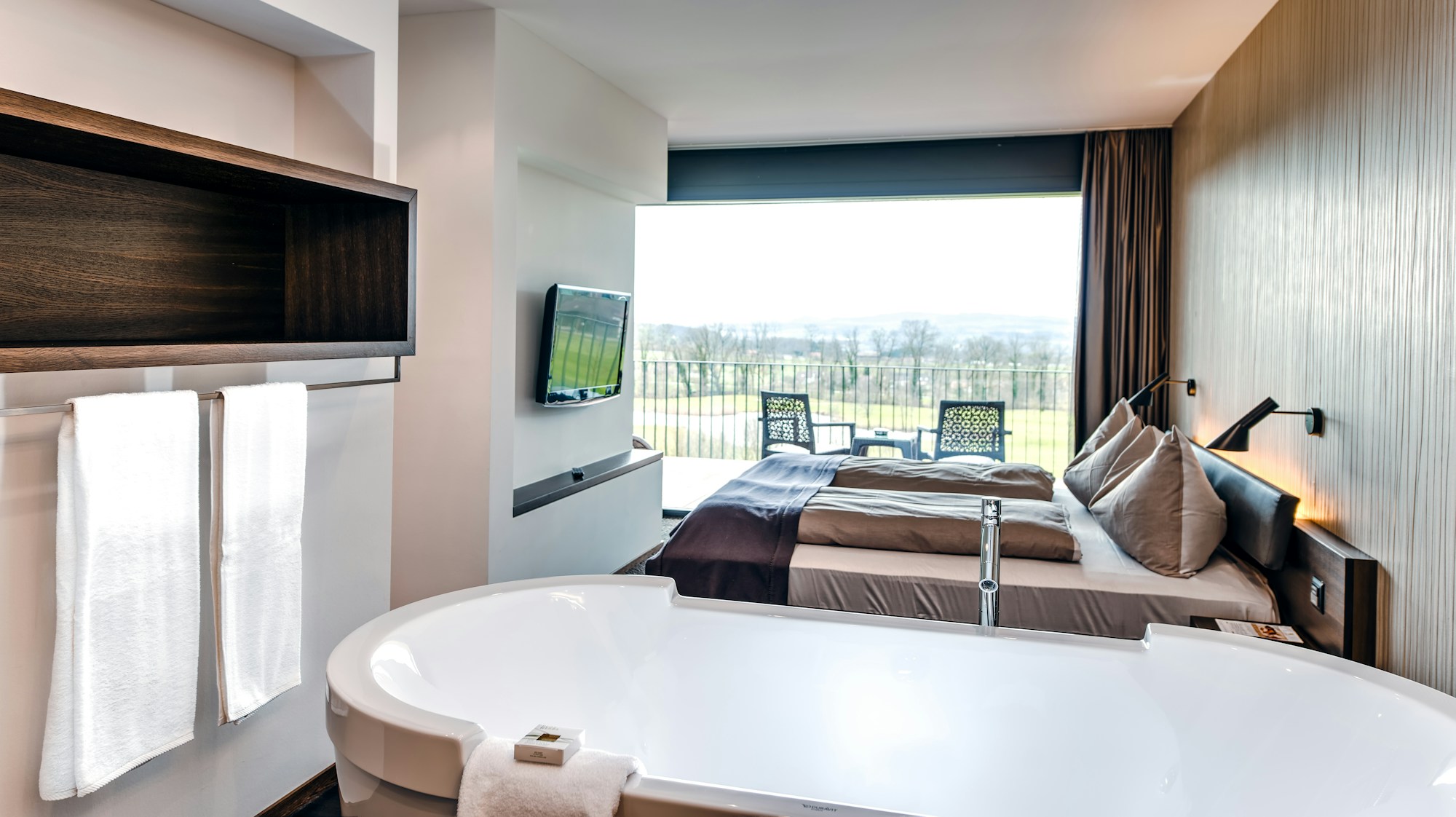 Junior Suite bath and bed