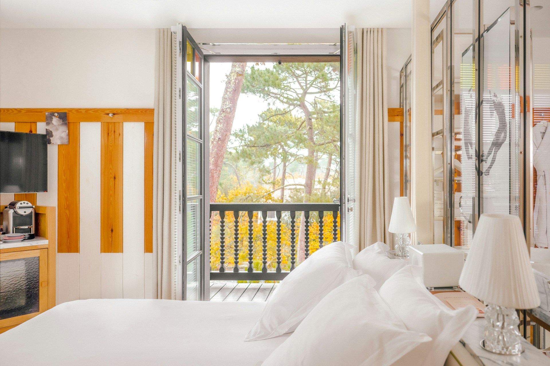Deluxe XL Room - Bedroom