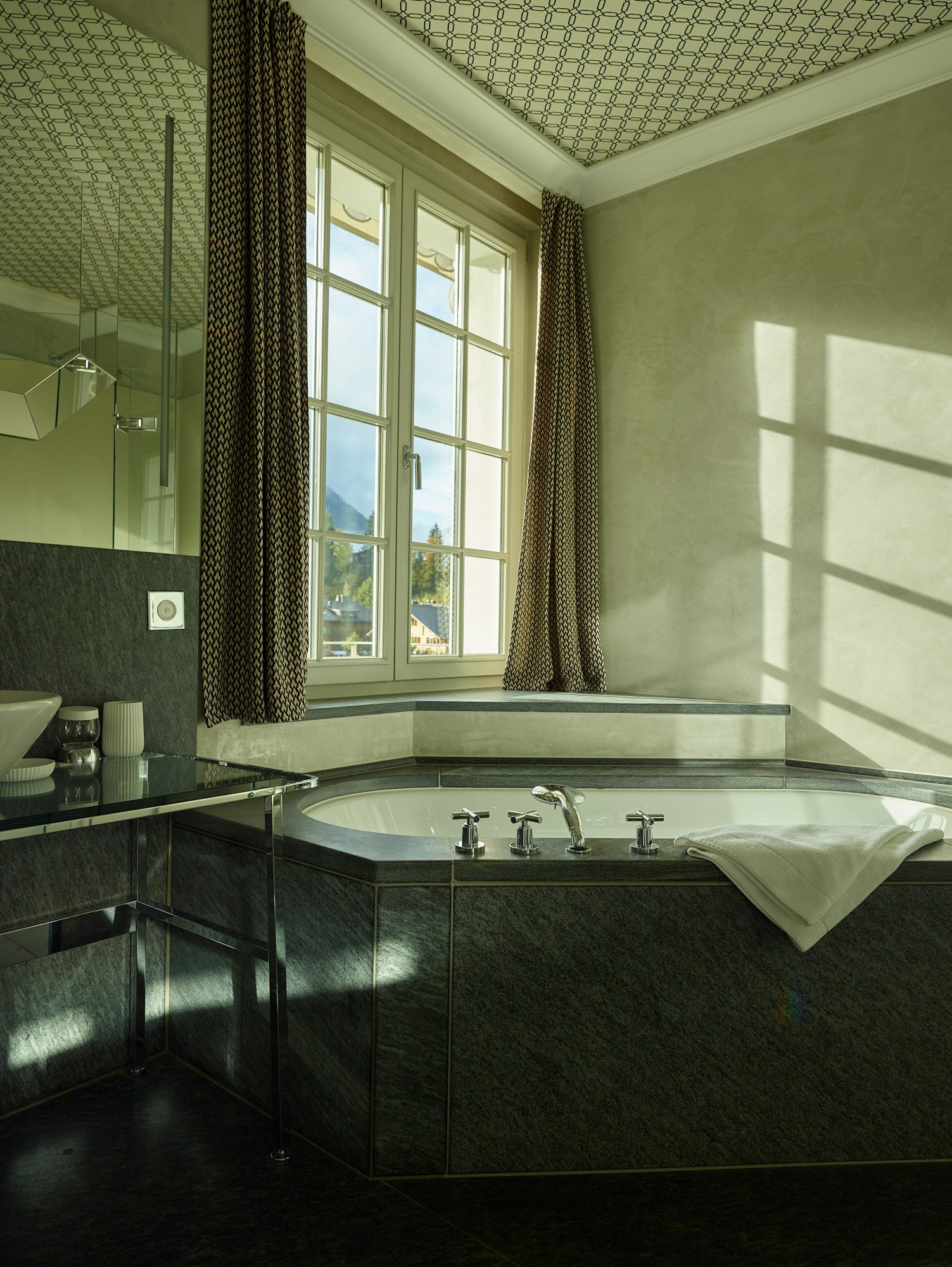 Chic Room - Bathroom
