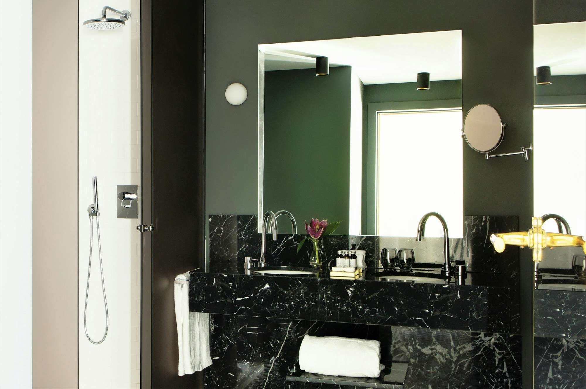 Suite Bathroom